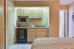 'snowdogs' Breck Condo w/ Fireplace: Walk to Lifts