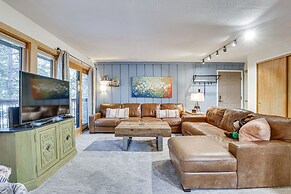 'snowdogs' Breck Condo w/ Fireplace: Walk to Lifts