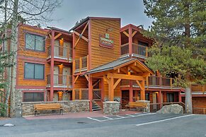 'snowdogs' Breck Condo w/ Fireplace: Walk to Lifts