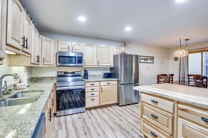 'snowdogs' Breck Condo w/ Fireplace: Walk to Lifts