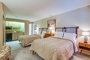 'snowdogs' Breck Condo w/ Fireplace: Walk to Lifts