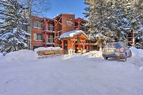 'snowdogs' Breck Condo w/ Fireplace: Walk to Lifts