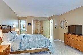 'snowdogs' Breck Condo w/ Fireplace: Walk to Lifts