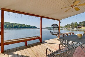 Guntersville Lake Home w/ Deck & Covered Boat Slip