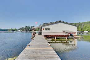 Guntersville Lake Home w/ Deck & Covered Boat Slip