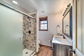Wilburton Cabin w/ Fire Pit, Mountain Views!