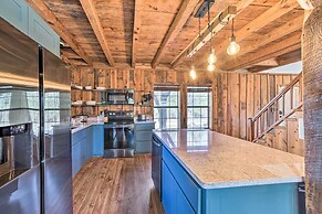 Wilburton Cabin w/ Fire Pit, Mountain Views!