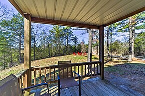 Wilburton Cabin w/ Fire Pit, Mountain Views!