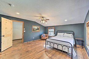 Wilburton Cabin w/ Fire Pit, Mountain Views!