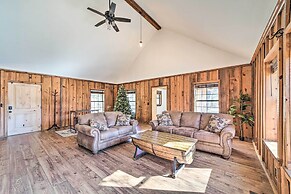 Wilburton Cabin w/ Fire Pit, Mountain Views!