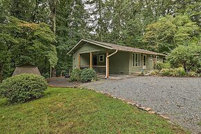 Peaceful Pisgah Forest Cottage w/ Fire Pit!