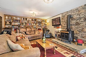 'joshuas Lodge' w/ Hot Tub + Mountain Views!