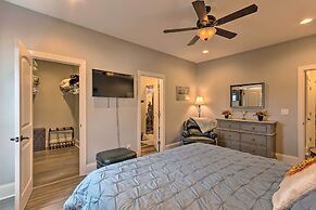 Airy Apartment With Deck - Walk to Main Street!