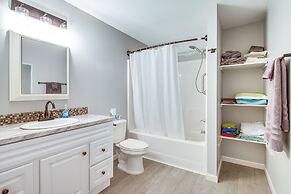 Airy Apartment With Deck - Walk to Main Street!