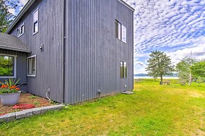Stunning Hood Canal Getaway w/ Private Deck!