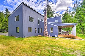 Stunning Hood Canal Getaway w/ Private Deck!