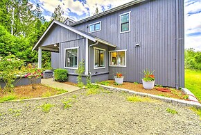 Stunning Hood Canal Getaway w/ Private Deck!