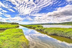 Stunning Hood Canal Getaway w/ Private Deck!