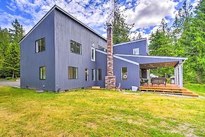 Stunning Hood Canal Getaway w/ Private Deck!