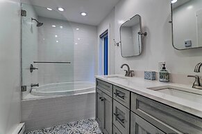 6 Mi to Lake Harmony: Quiet Getaway w/ Deck!