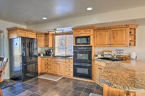 2-condo Property w/ Mtn Views by Golf & Ski Resort