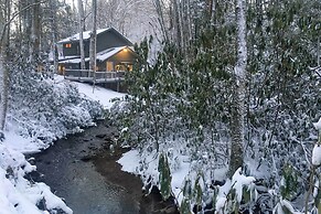 Boone Cottage w/ Fire Pit & On-site Creek!