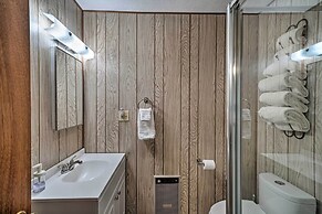 2 Cozy Island Park Cabins w/ Near the Lake!