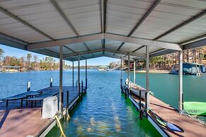 Beautiful Lake Keowee Home w/ Boat Dock & Kayaks