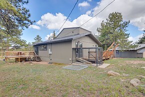 Cozy Red Feather Lakes Retreat w/ Deck & Yard