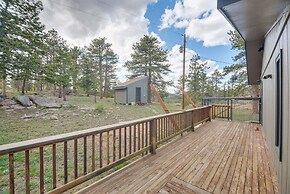 Cozy Red Feather Lakes Retreat w/ Deck & Yard