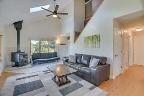 Cozy Red Feather Lakes Retreat w/ Deck & Yard