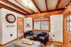 Private Hot Tub: Cabin 1 Mi to Beech Mountain!