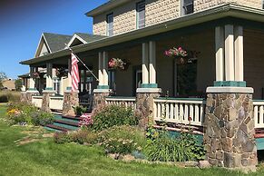 'mcniven's Rest' Guest House w/ Mtn Views!