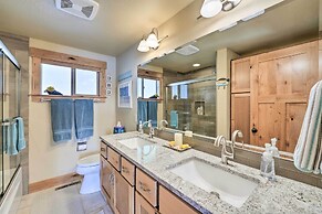 Similk Bay Retreat With Deck, Fire Pit + Hot Tub!