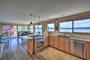 Similk Bay Retreat With Deck, Fire Pit + Hot Tub!