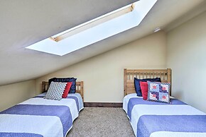 Similk Bay Retreat With Deck, Fire Pit + Hot Tub!