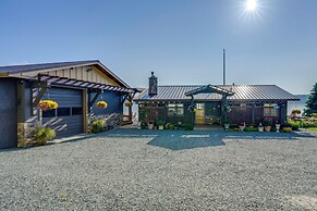 Similk Bay Retreat With Deck, Fire Pit + Hot Tub!