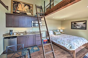 Similk Bay Retreat With Deck, Fire Pit + Hot Tub!