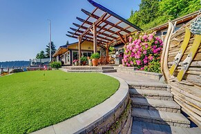 Similk Bay Retreat With Deck, Fire Pit + Hot Tub!