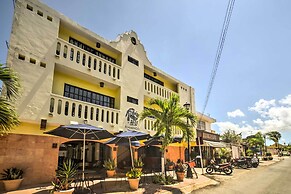Gorgeous Penthouse Villa w/ Deck & Ocean Views!