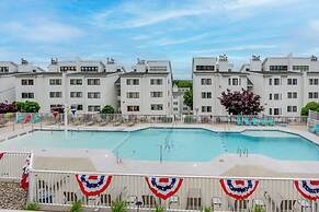 Walk to Shops & Lake: Pool-view Osage Beach Unit