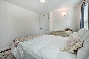 Cozy South Bend Retreat < 2 Mi to Notre Dame!