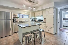 Cozy South Bend Retreat < 2 Mi to Notre Dame!