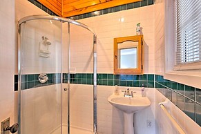 Screened Porch: 'the Rock Cottage' in Hot Springs