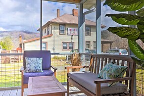Screened Porch: 'the Rock Cottage' in Hot Springs