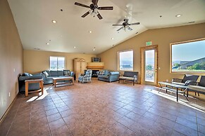 Mountain-view Moab Home w/ Pool & Hot Tub Access!