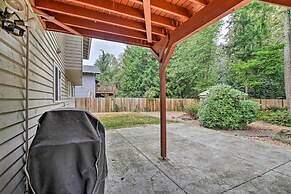 Spacious Kent Getaway w/ Yard, Deck + Grill!