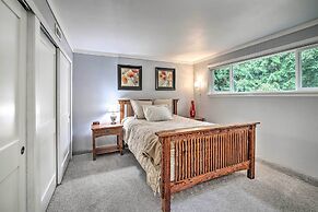 Spacious Kent Getaway w/ Yard, Deck + Grill!