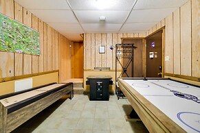 6 Mi to Skiing: Poconos Winter Escape!