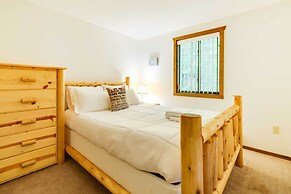 6 Mi to Skiing: Poconos Winter Escape!